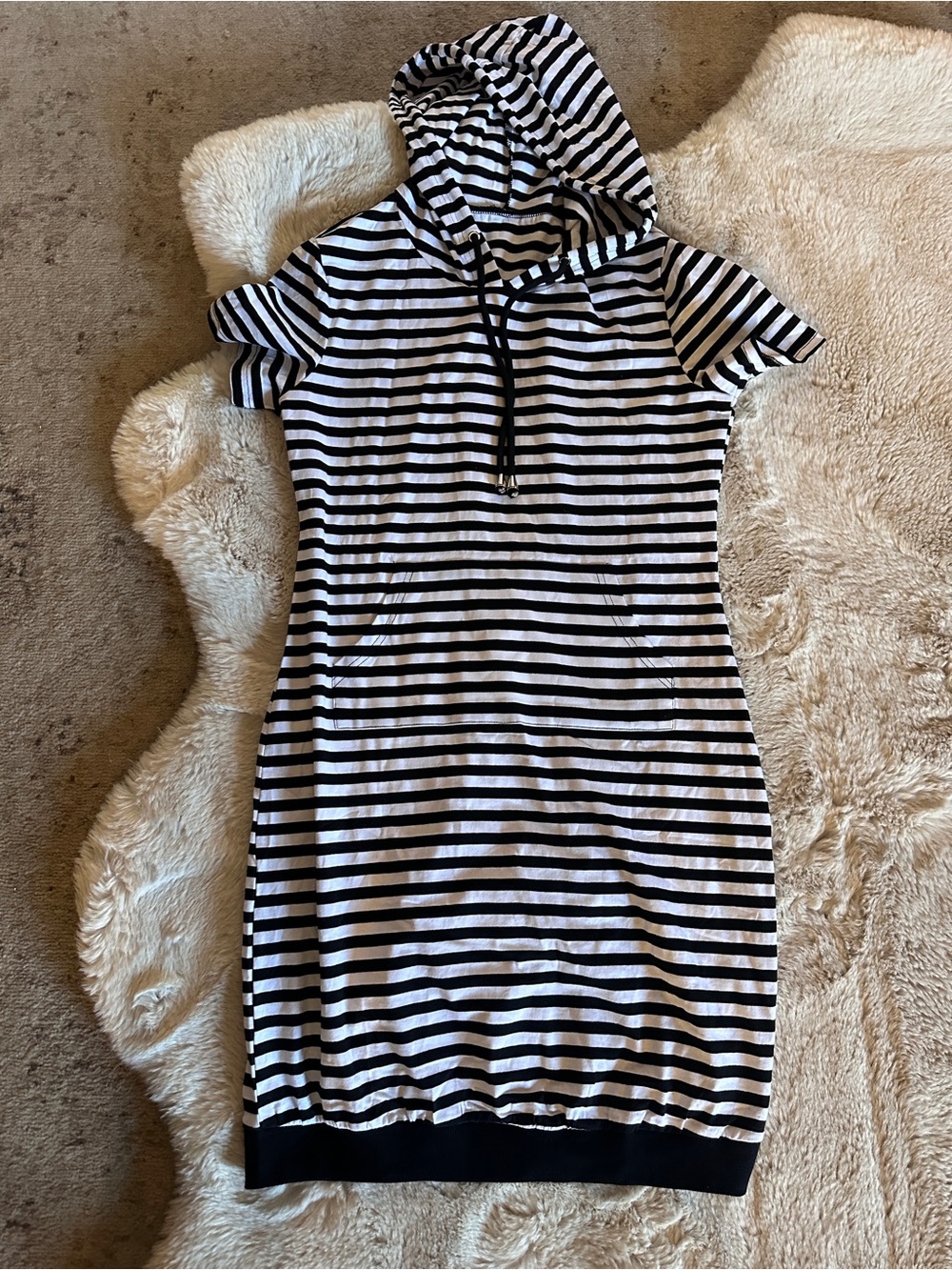 Source Unknown Black and White Striped Hooded Short Sleeve Dress
